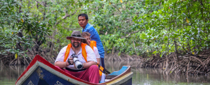 Ban Talae Nok 3-day tour - mangrove sightseeing boat trip